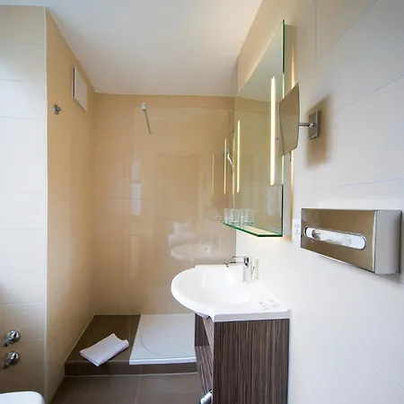 Le Petit Charme-inn زيرمات