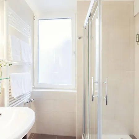 Le Petit Charme-inn Hotel