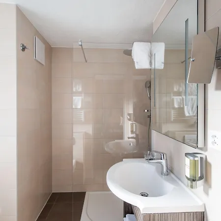 Le Petit Charme-inn Hotel