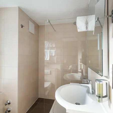 Le Petit Charme-inn 2*