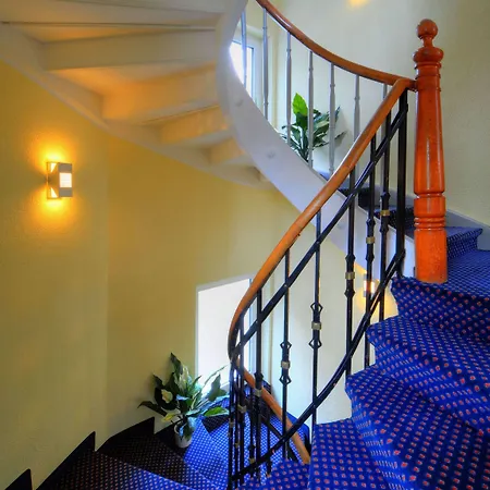 Le Petit Charme-inn فندق 2*