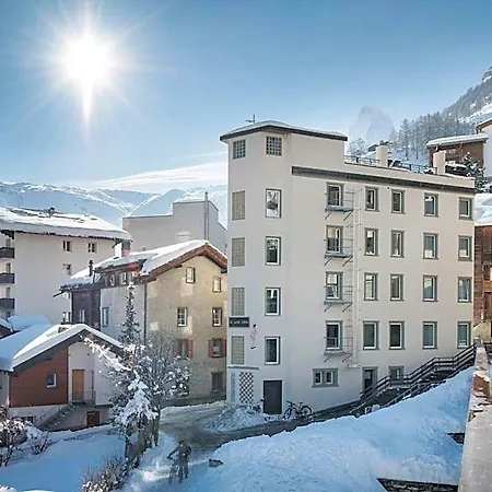 Le Petit Charme-inn Hotel