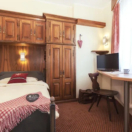 Le Petit Charme-inn 2* زيرمات