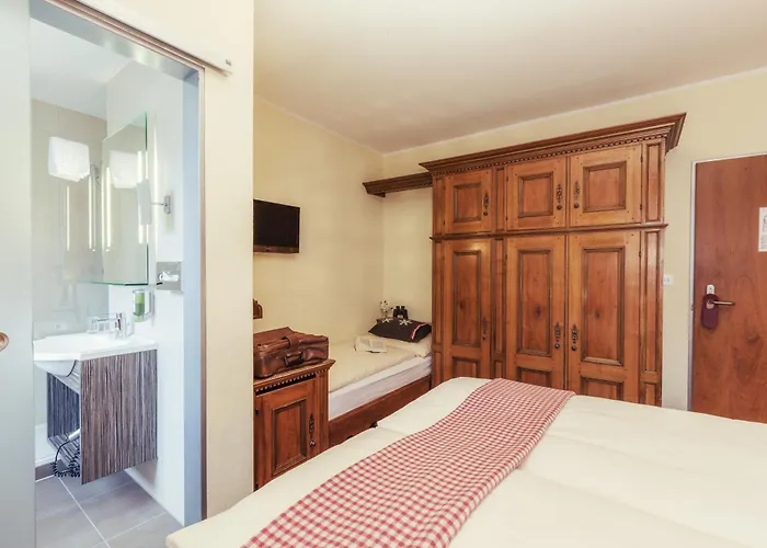 Le Petit Charme-inn Hotel