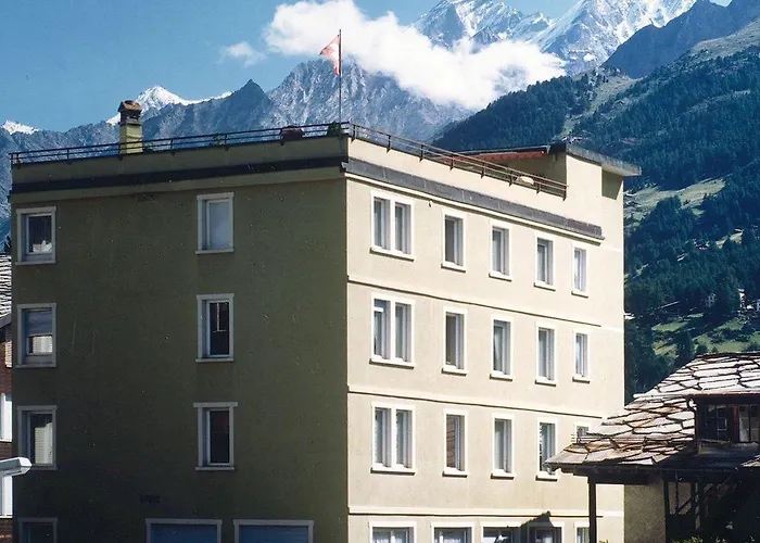 Le Petit Charme-inn 2*