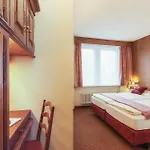 Le Petit Charme-inn Hotel