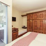 Le Petit Charme-inn Hotel