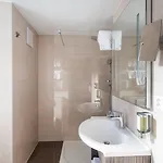 Le Petit Charme-inn Hotel