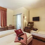 Le Petit Charme-inn Hotel