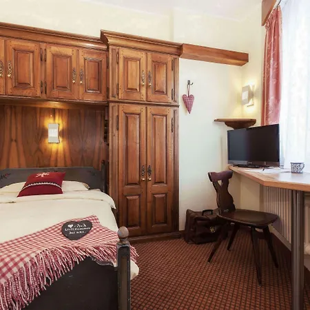 Le Petit Charme-inn 2*